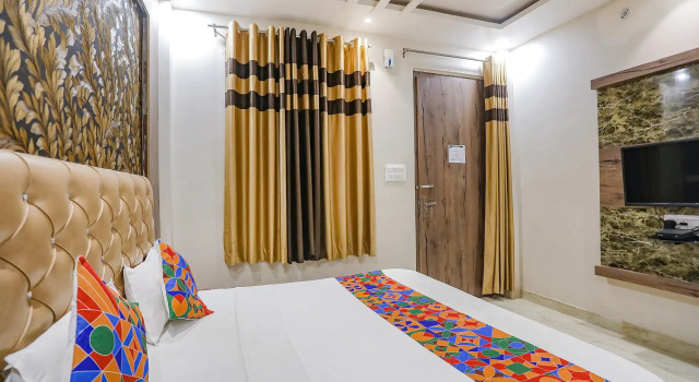 Номер Deluxe FabHotel Shri Ram Kashi