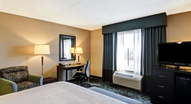 Двухместный номер для гостей с ограниченными возможностями Hampton Inn by Hilton Toronto Airport Corporate Centre
