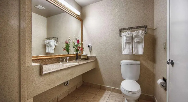 Четырёхместный номер Standard Best Western Surf City