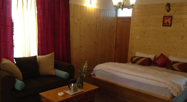 Двухместный номер Deluxe с видом на горы Radhu's Boutique Inn