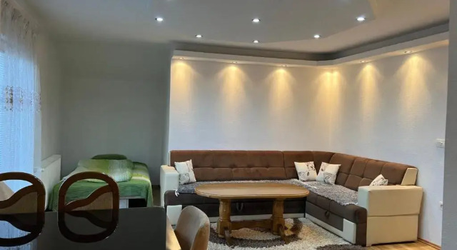 Apartmani Piramida Mjeseca i Sunca, Забронировать Отель Отели Високо с парковкой, Парковка