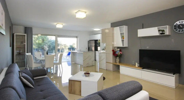 Stunning Apartment in Pjescana Uvala With 3 Bedrooms, Wifi and Outdoor Swimming Pool, Reserva ahora Apartamento Hoteles en Pula con aparcamiento, Aparcamiento