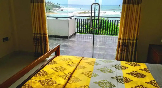 Люкс с видом на море Queens Beach Hotel