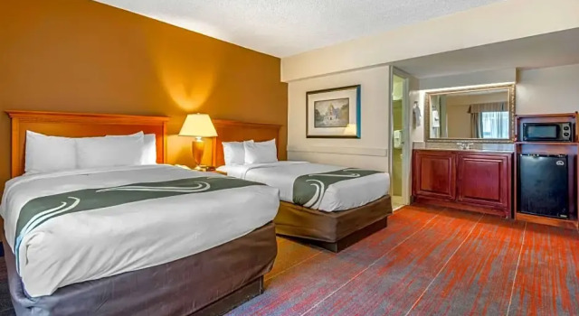 Люкс Quality Inn Savannah Historic District