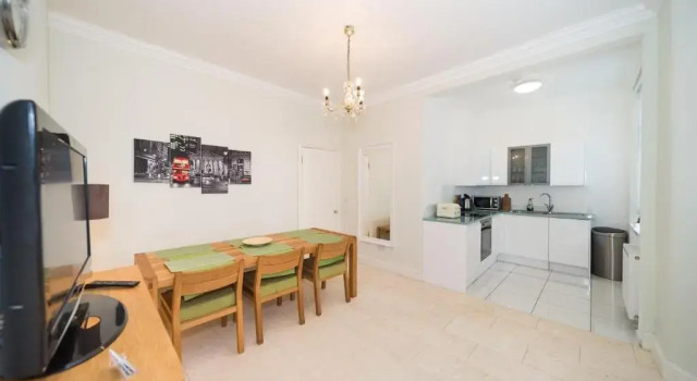 Апартаменты с 3 комнатами Central London Apartment - Great Location