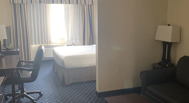 Люкс с 2 комнатами Holiday Inn Express Hotel & Suites Torrington by IHG