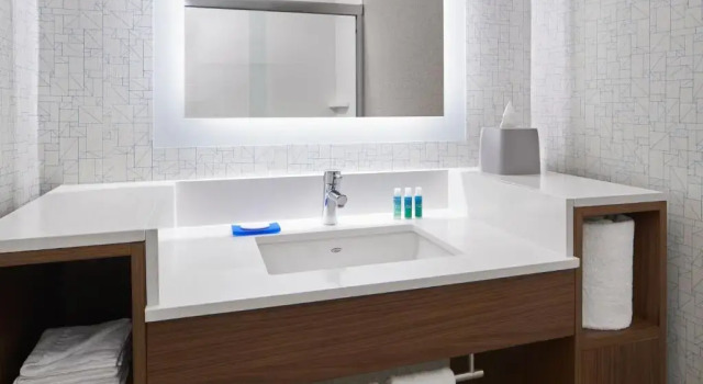 Четырёхместный номер Standard Holiday Inn Express - Richmond Downtown by IHG