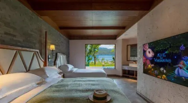 Семейный люкс с видом на озеро The Cheshire Resorts
