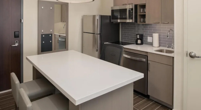 Номер Standard Hyatt House Fresno Campus Pointe
