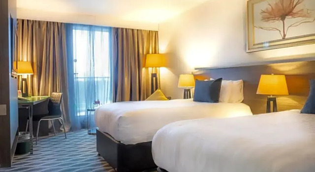 Номер Premium с видом на реку Crowne Plaza London - Kingston by IHG