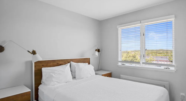Четырёхместный номер Standard с балконом Windward Shores Ocean Resort