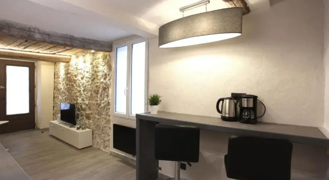 GregBnb-com - T2 Ancien et moderne - PARKING INCLUS - 15min Gare, Забронировать Отель Отели Тулона с парковкой, рядом с Отель Де Артс, Парковка