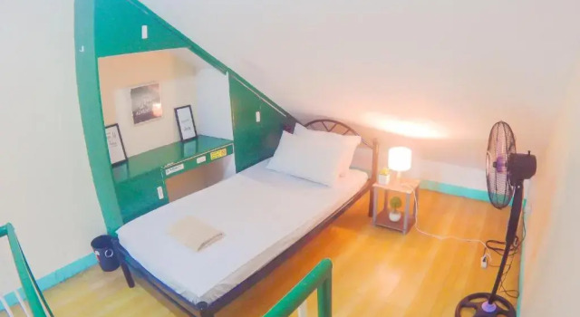 Кровать в общем номере Nomads MNL Backpackers Homestay - near Airport