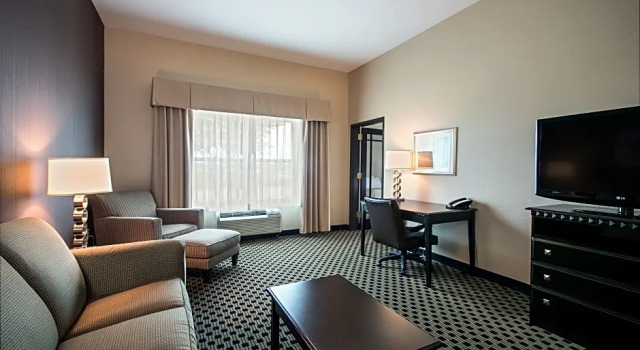 Номер Executive Holiday Inn Express & Suites - Green Bay East by IHG