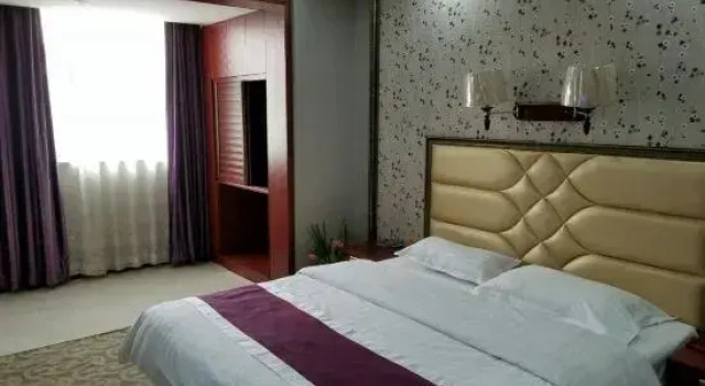 Korla Zhongtai Business Hotel, Rezerwuj Hotel Hotele w Korla z parkingiem, Parking