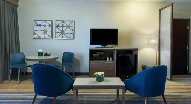 Четырёхместный люкс Deluxe Oxford Suites Spokane Downtown
