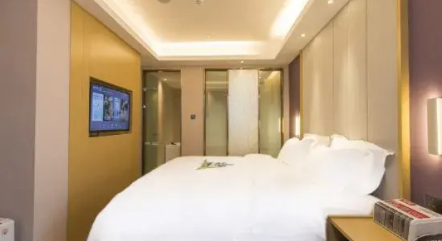 Люкс Deluxe Lavande Hotel (Huizhou Jiangbei)