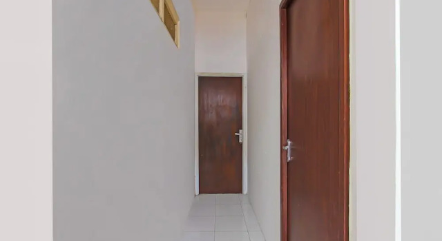 Spot On 92495 Wisma Ayem, Prenota Hotel Hotel a Semarang con parcheggio, Parcheggio