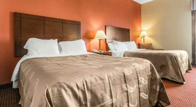 Quality Inn & Suites, Buchen Sie Hotel Lawrenceburg 
