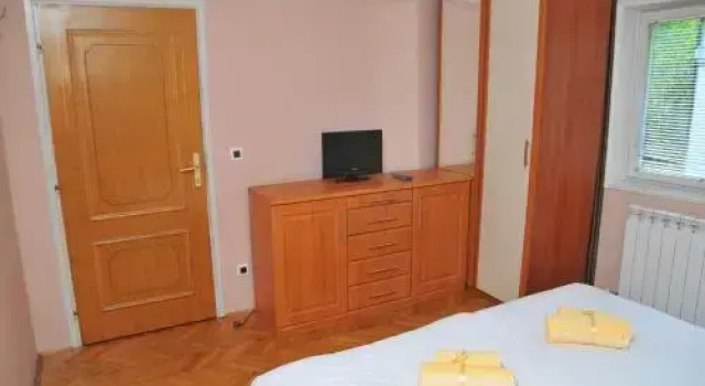 Sweet House Hostel, Забронировать Хостел Отели Белграда с парковкой, рядом с Музей Николы Тесла, Парковка