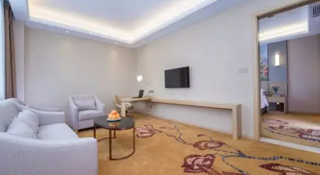 Люкс Business Vienna International Hotel (Wuhan Guanggu Zanglong Island)
