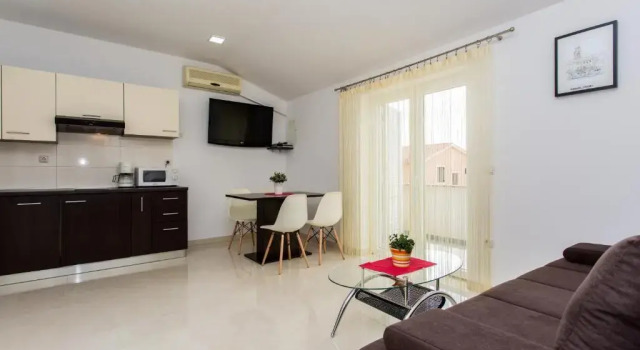 Apartments Hrgovcic, Prenota Appartamento Hotel a Isole Quarnerine con parcheggio, Parcheggio