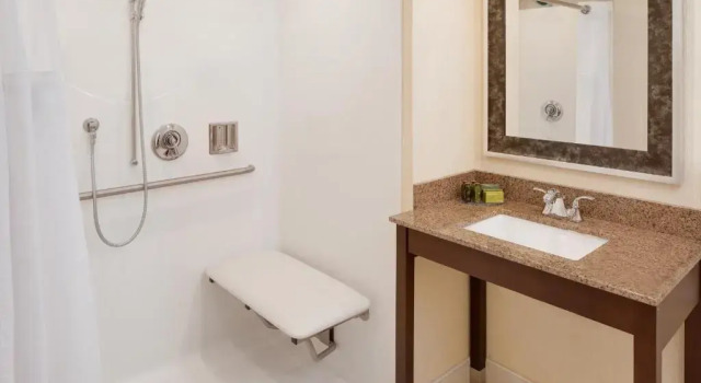 Двухместный номер Standard Westford Regency Inn & Conference Center