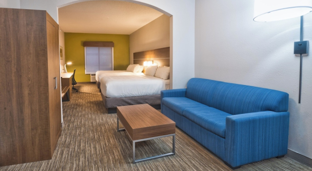 Люкс с 2 комнатами Holiday Inn Express Hotel & Suites Goshen by IHG