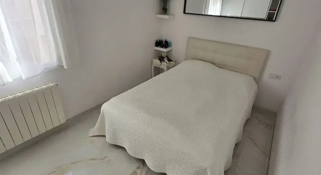 3-Bed Villa Sleeps 8 with Private Pool, Забронировать Вилла Санта Пола Коста-Бланка