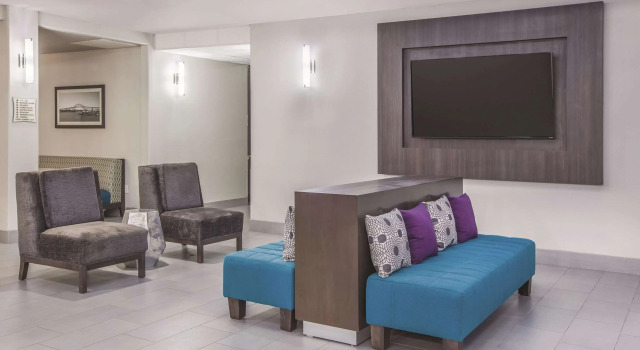 La Quinta Inn & Suites by Wyndham Bay City, Book Hotel Bay City Houston