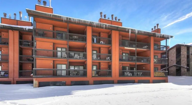 Mountainside  162h 2 Bedroom Condo by RedAwning
