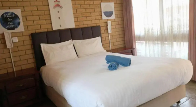 Lake Front Motel, Забронировать Мотель Зе-Энтранс Central Coast, рядом с Площадка для кормления пеликанов