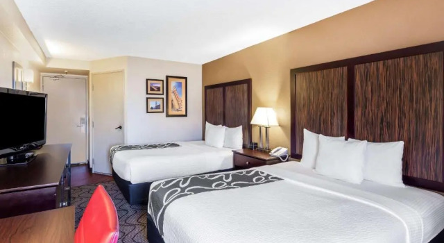Четырёхместный номер Deluxe La Quinta Inn Oakland Airport & Coliseum