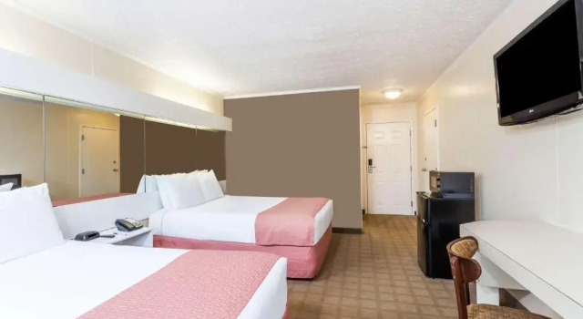 Четырёхместный номер Standard Microtel Inn by Wyndham Wilson
