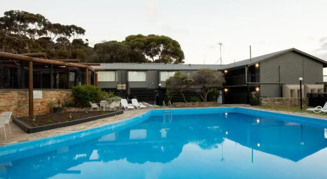 Трёхместный номер Standard с видом на бассейн Mercure Kangaroo Island Lodge