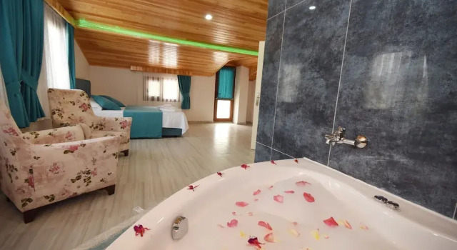 Villa Ozden by Helaltatilvillari, Забронировать Вилла Отели Каякей с бассейном, Бассейн