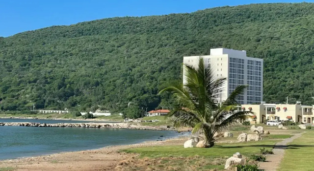 Cottage C-Vue Villa "Pool AC Gated SeaFront"