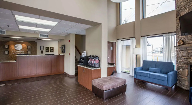 Comfort Inn & Suites at Dollywood Lane, Забронировать Отель Пиджен-Фордж Great Smoky Mountains National Park, рядом с TopJump Trampoline Park &amp; Extreme Arena