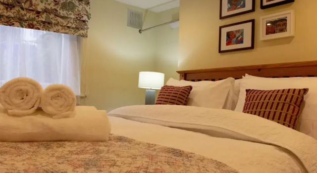 Trendy Two Bed Apartment With Private Garden