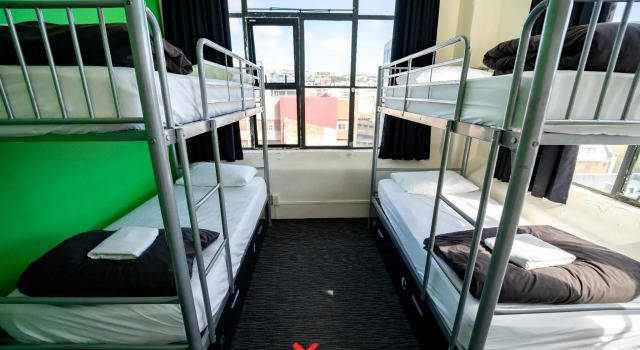 Кровать в общем номере Base Wellington