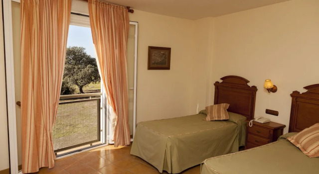 Трёхместный номер Standard с балконом и с красивым видом из окна Hotel Paraje La Lambra