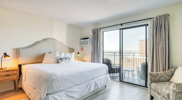 Апартаменты Oceanfront Condo in Myrtle Beach: Near Restaurants