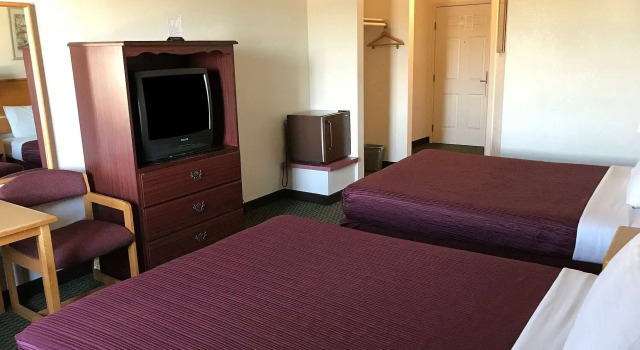 Четырёхместный номер Standard Americas Best Value Inn Dunnigan