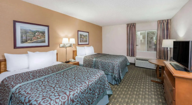Четырёхместный номер Standard Days Inn by Wyndham Kirksville