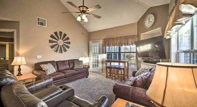 Lakefront Branson Getaway Near Marina & Fishing!, Забронировать Отель Бизнес-отели Table Rock Lake, 4* 5*