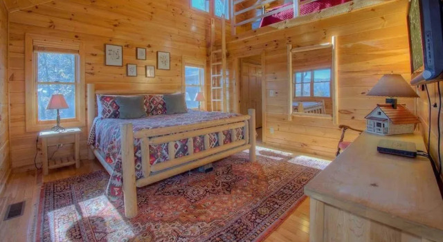 Blackberry Lodge by Escape to Blue Ridge, Забронировать Отель Блу-Ридж Джорджия, рядом с Железная дорога Блу-Ридж