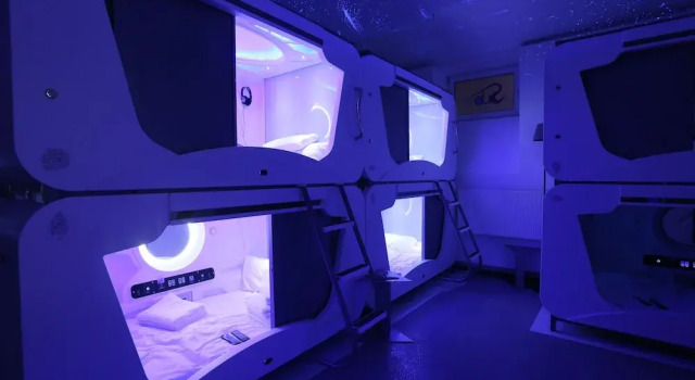 Capsula Deluxe SubSpace Hostel