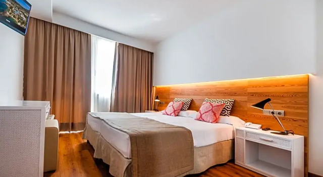 Апартаменты Comfort Aparthotel Ponent Mar