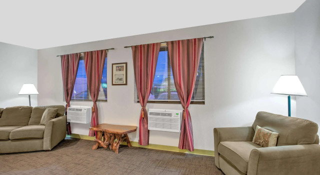 Super 8 by Wyndham Ticonderoga, Buchen Sie Gasthaus Ticonderoga Adirondack Park