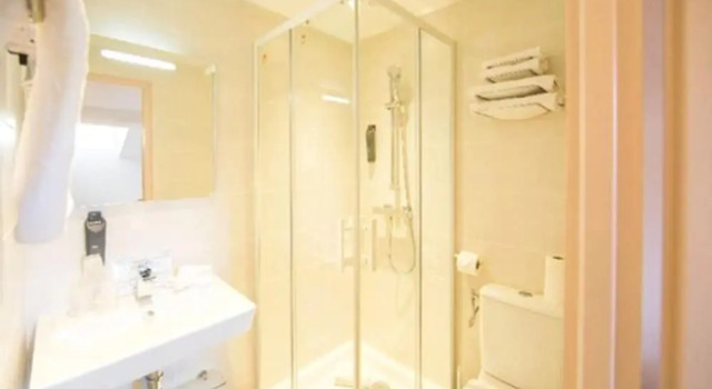 Трёхместный номер Standard c 1 комнатой Hotel Cannes Croisette